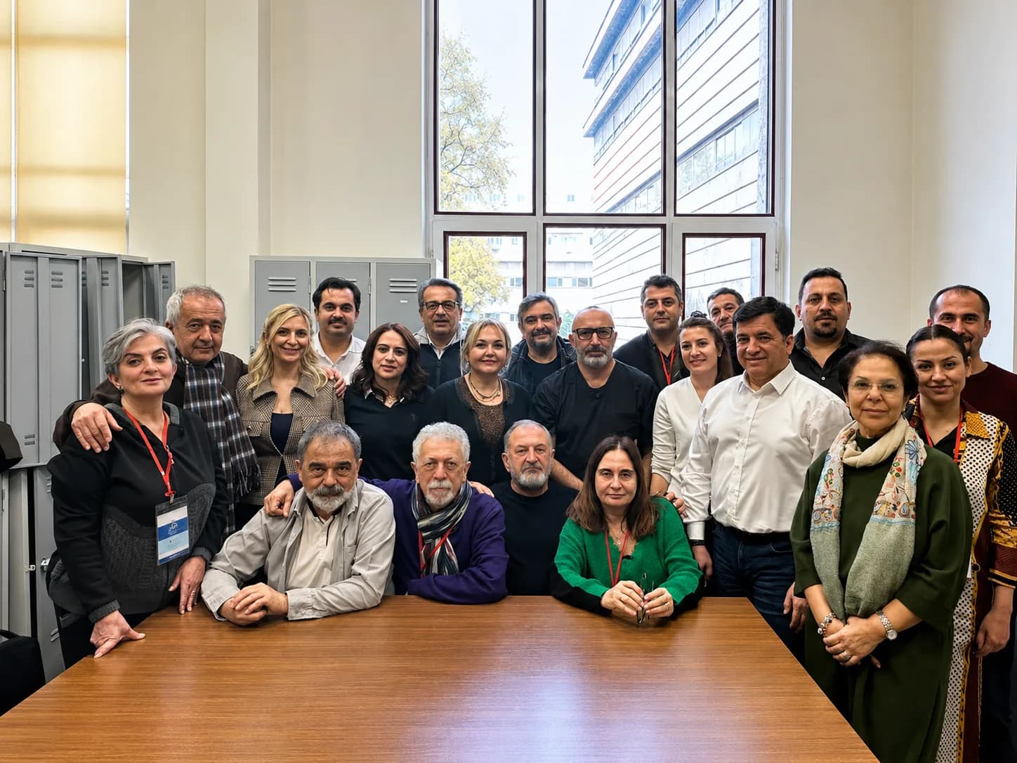 Kurul toplantısının ardından çekilen grup fotoğrafı